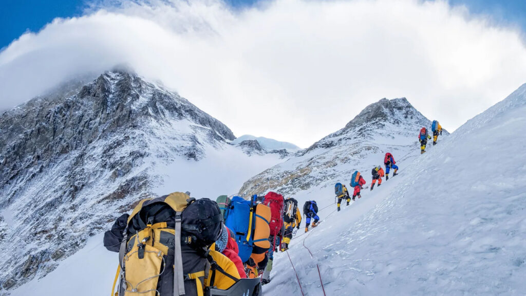 Few people going to the mountains