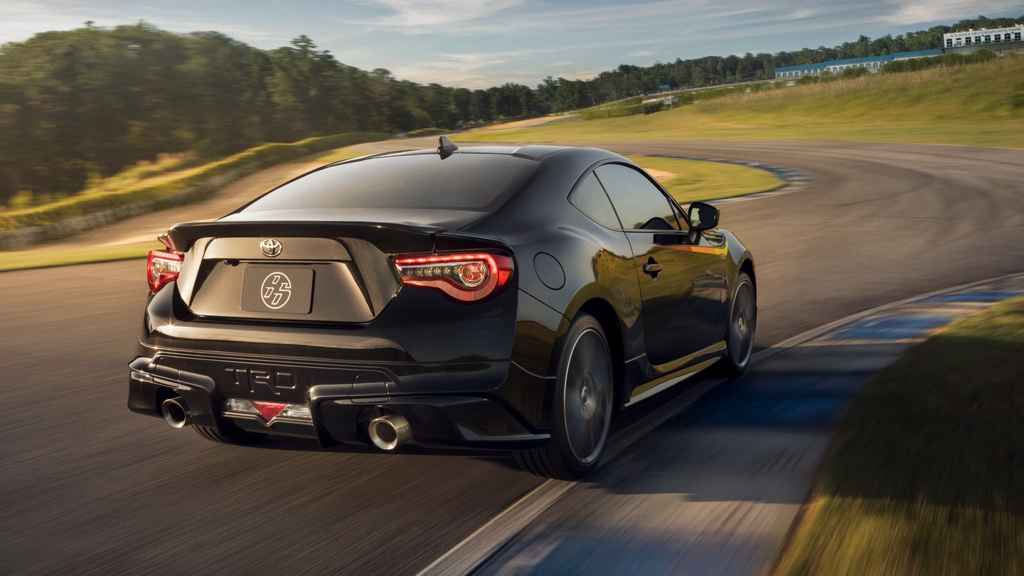 Toyota 86 gives us the dragging driv