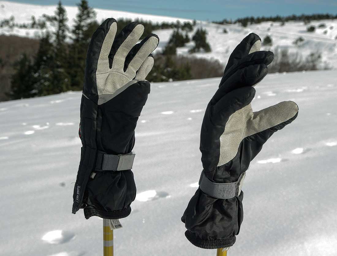 Skiing Gloves-what to wear skiing