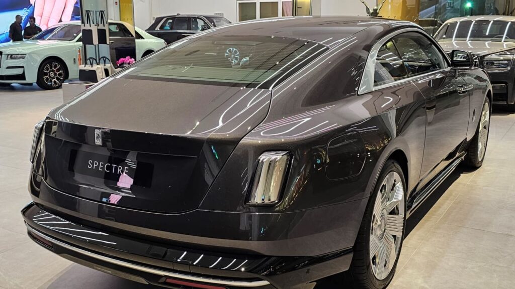 Rolls-Royce Spectre back view