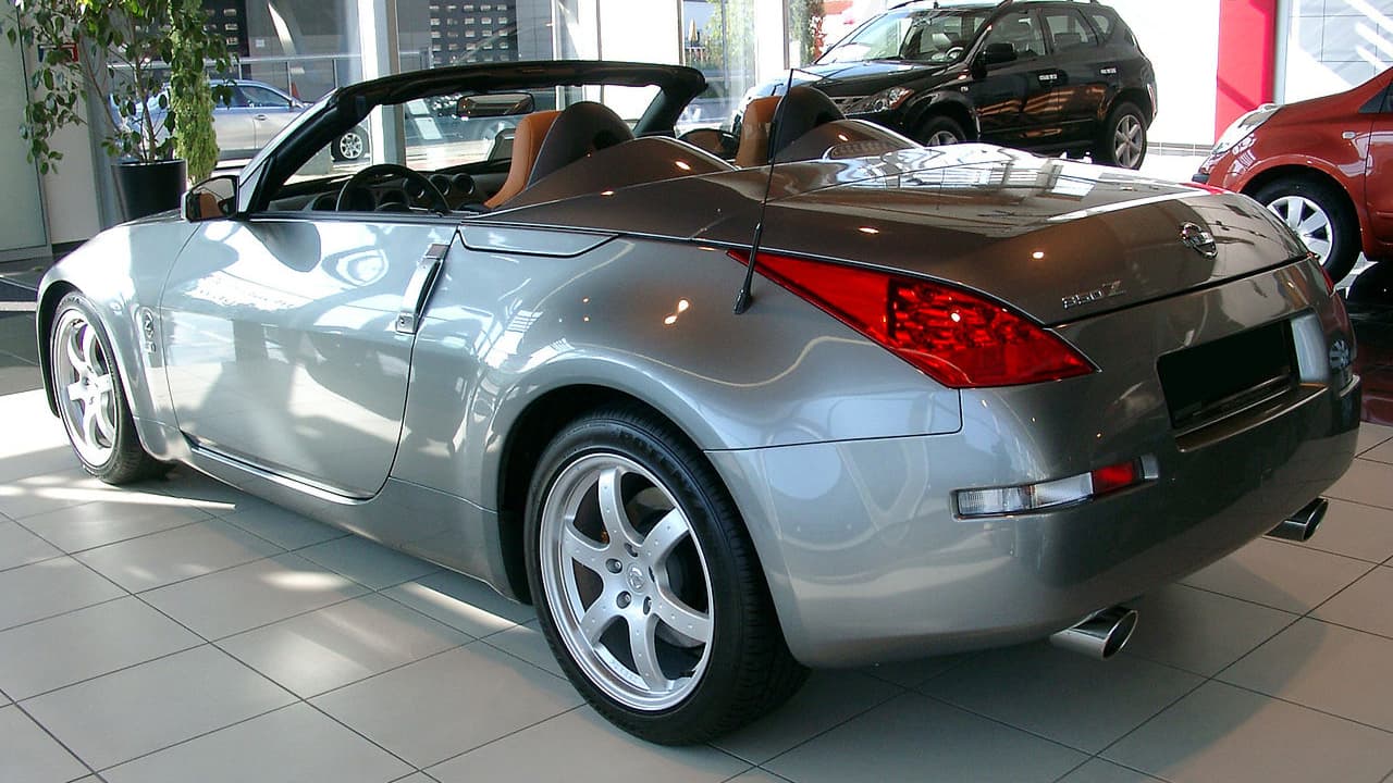 A back-side of a Nissan 350Z is one of the top choices for Tokyo drift cars